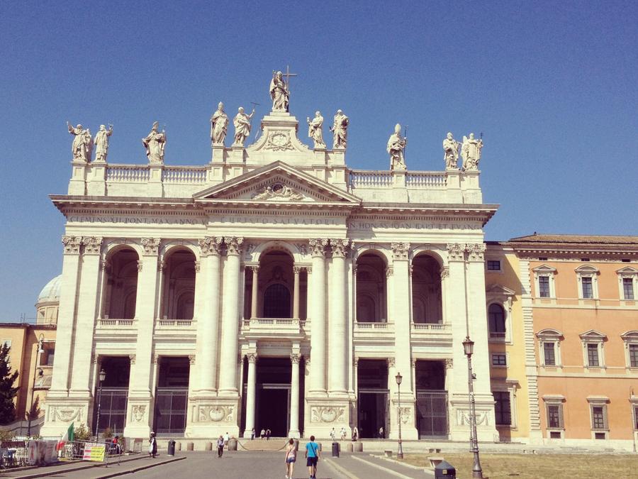La facciata della Basilica di San Giovanni in Laterano a Roma